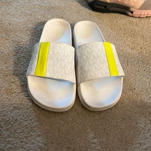 Michael Kors Slide in excellent condition. Size 10